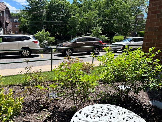 5715 Beacon St 107, Squirrel Hill, PA 15217