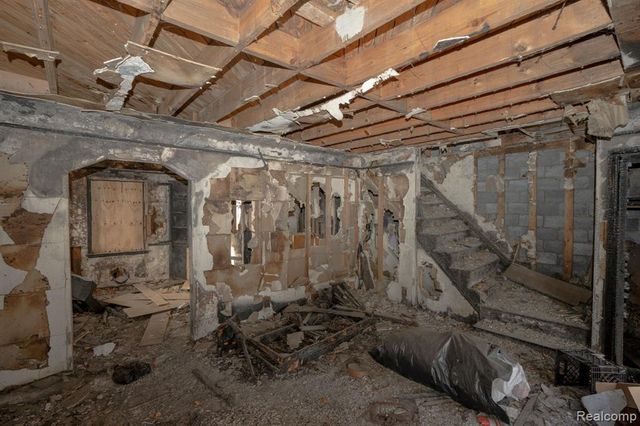 12609 Kelly Road, Detroit, MI 48224