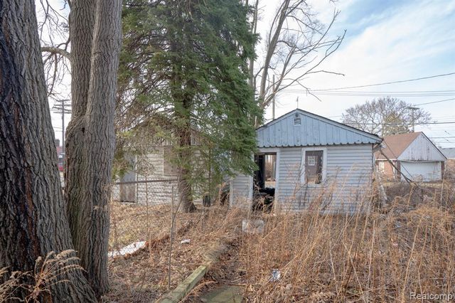 12609 Kelly Road, Detroit, MI 48224