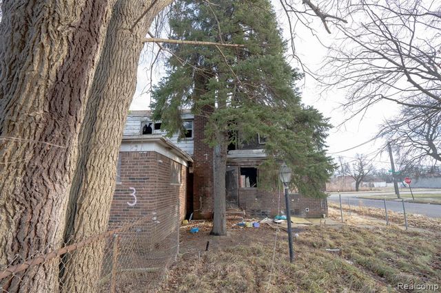 12609 Kelly Road, Detroit, MI 48224