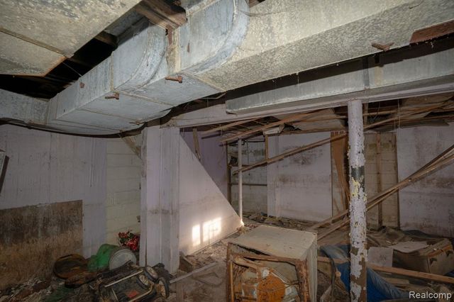 12609 Kelly Road, Detroit, MI 48224