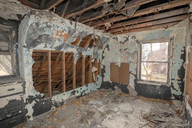 12609 Kelly Road, Detroit, MI 48224