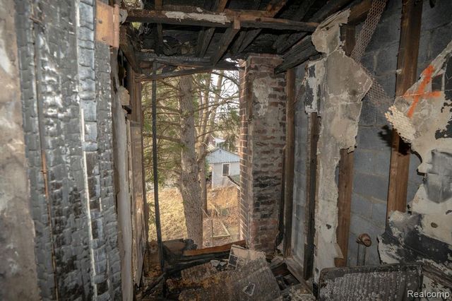 12609 Kelly Road, Detroit, MI 48224