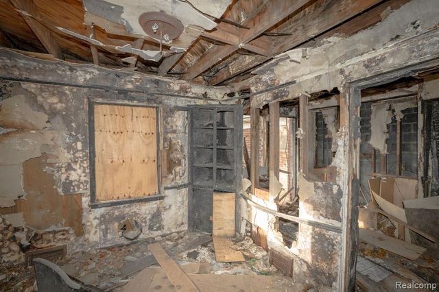 12609 Kelly Road, Detroit, MI 48224