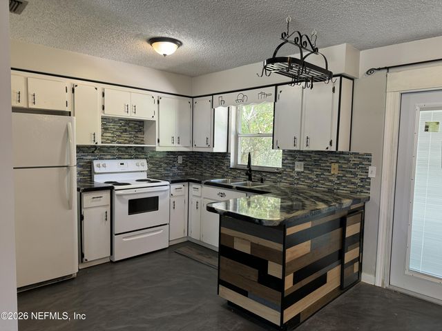 475 SW NIGHTINGALE Street, Keystone Heights, FL 32656