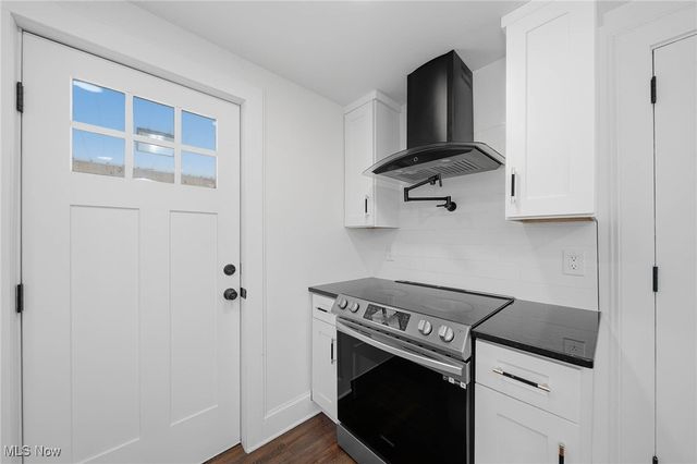 3246 Stimson Road, Barberton, OH 44203