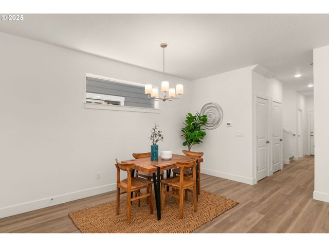 18945 Sw HAZELWOOD Ln L-7, Beaverton, OR 97078