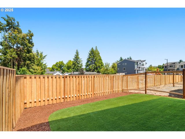 18945 Sw HAZELWOOD Ln L-7, Beaverton, OR 97078