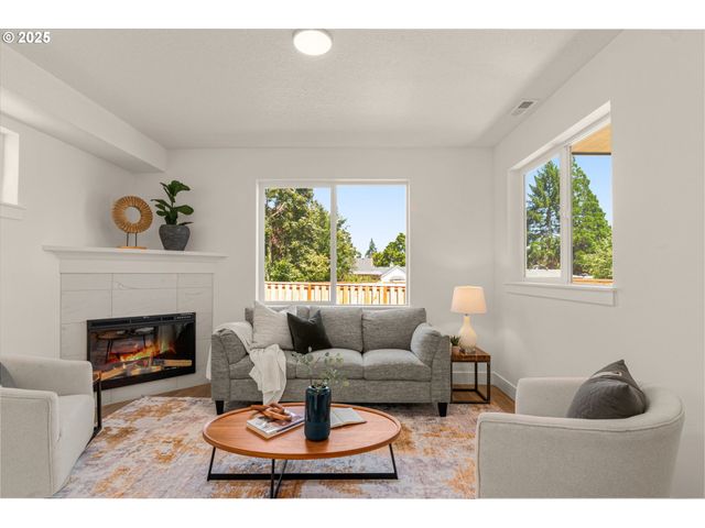 18945 Sw HAZELWOOD Ln L-7, Beaverton, OR 97078