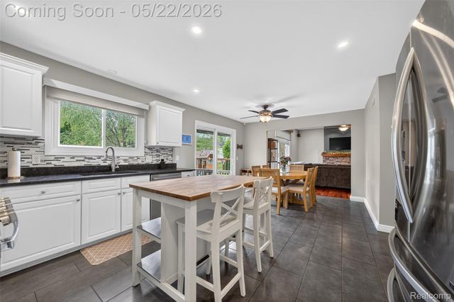1427 Trailside Boulevard, Wixom, MI 48393
