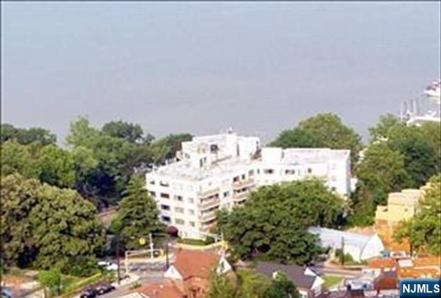 1375 River Road 2B, Edgewater, NJ 07020