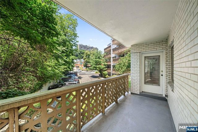 1375 River Road 2B, Edgewater, NJ 07020