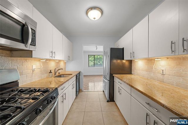 1375 River Road 2B, Edgewater, NJ 07020