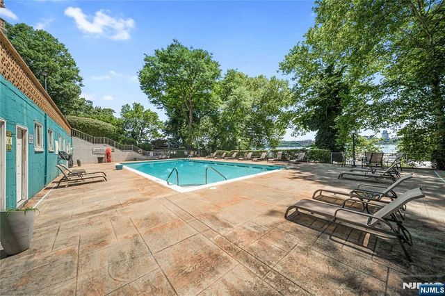 1375 River Road 2B, Edgewater, NJ 07020