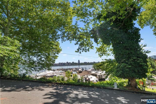 1375 River Road 2B, Edgewater, NJ 07020