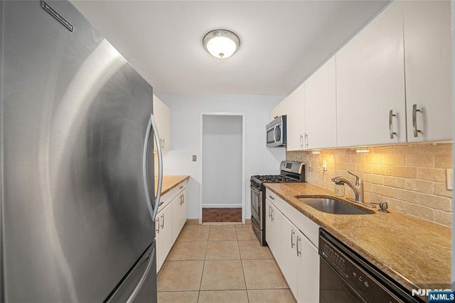 1375 River Road 2B, Edgewater, NJ 07020