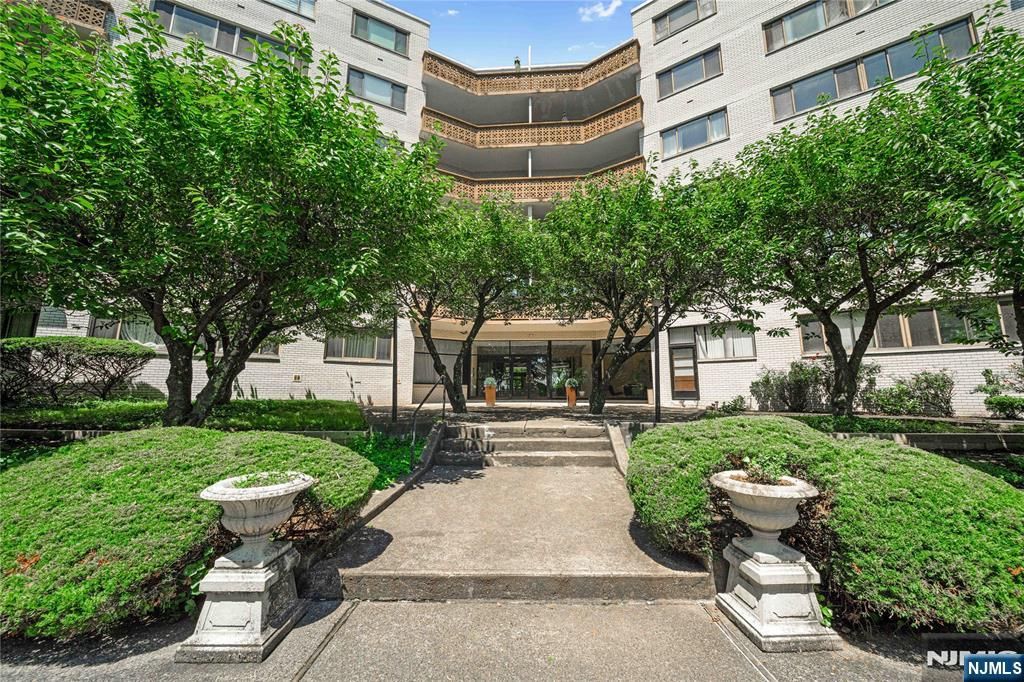 1375 River Road 2B, Edgewater, NJ 07020