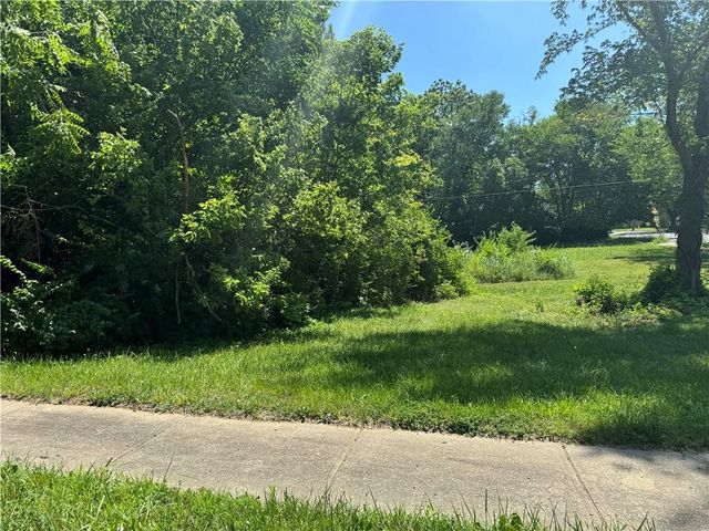 2327 Woodland Avenue, Kansas City, MO 64108