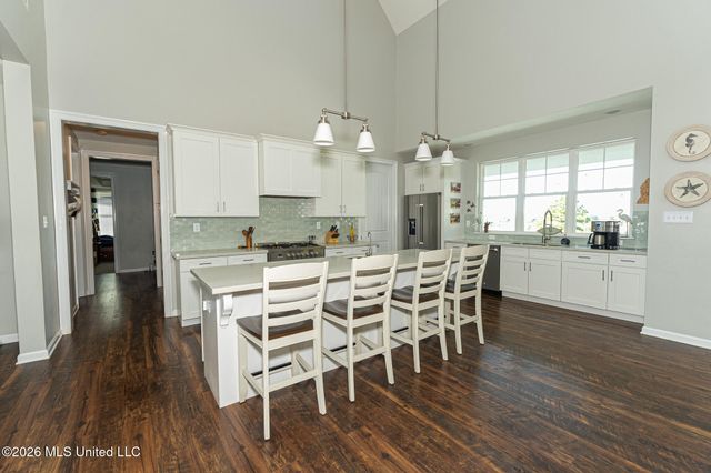 10565 Shorecrest Road, Biloxi, MS 39532