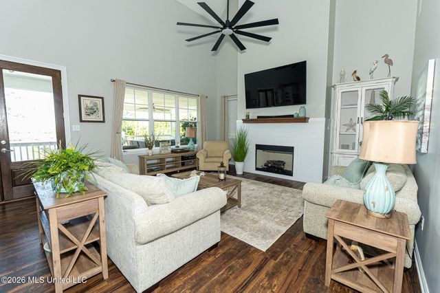 10565 Shorecrest Road, Biloxi, MS 39532