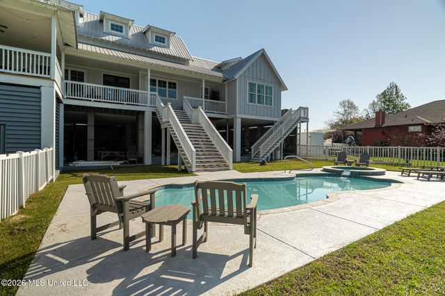 10565 Shorecrest Road, Biloxi, MS 39532