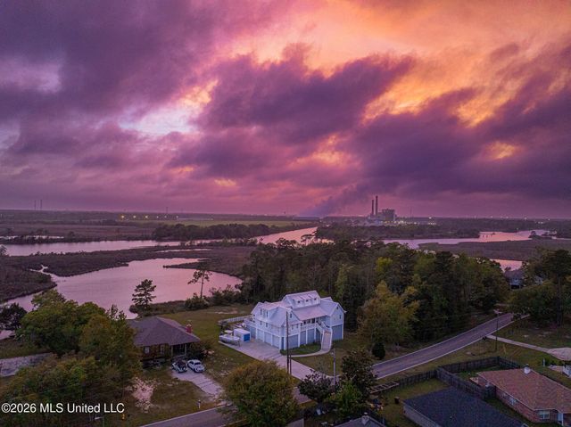 10565 Shorecrest Road, Biloxi, MS 39532