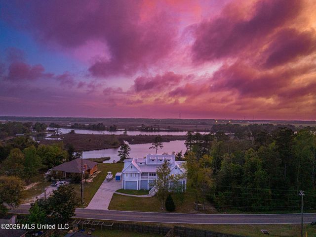 10565 Shorecrest Road, Biloxi, MS 39532