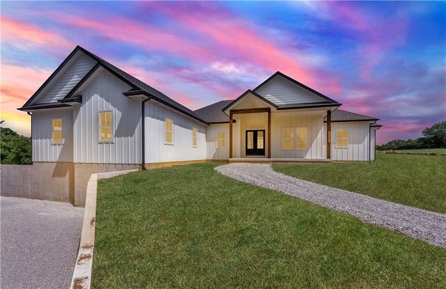 19657 Mather Road, Sedalia, MO 65301