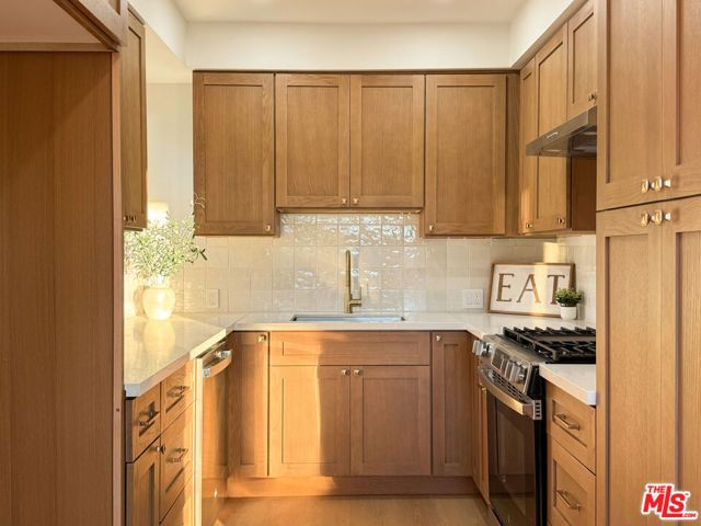 4579 Ambrose Avenue 8, Los Angeles, CA 90027