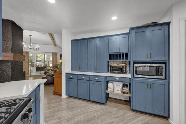 6407 W CHENOT Drive, Amarillo, TX 79109