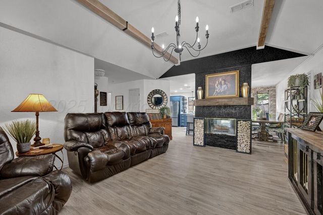 6407 W CHENOT Drive, Amarillo, TX 79109