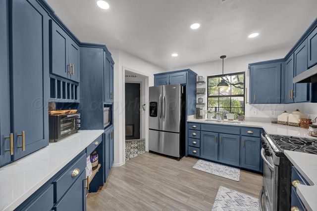 6407 W CHENOT Drive, Amarillo, TX 79109