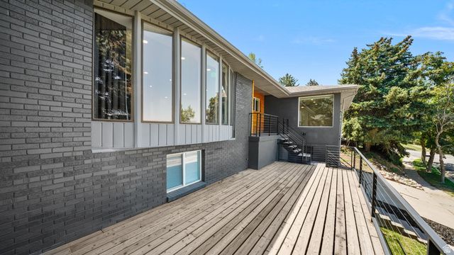 552 E CHELSEA DR, Bountiful, UT 84010
