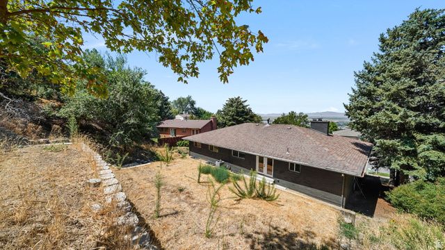 552 E CHELSEA DR, Bountiful, UT 84010