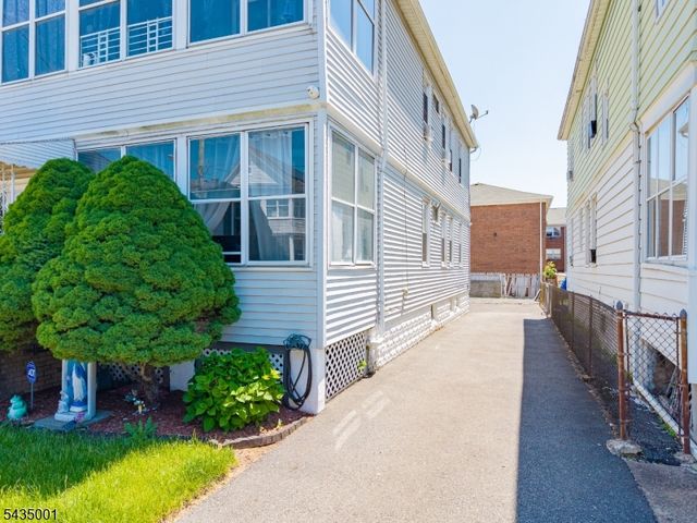 29 W 12Th St, Linden City, NJ 07036