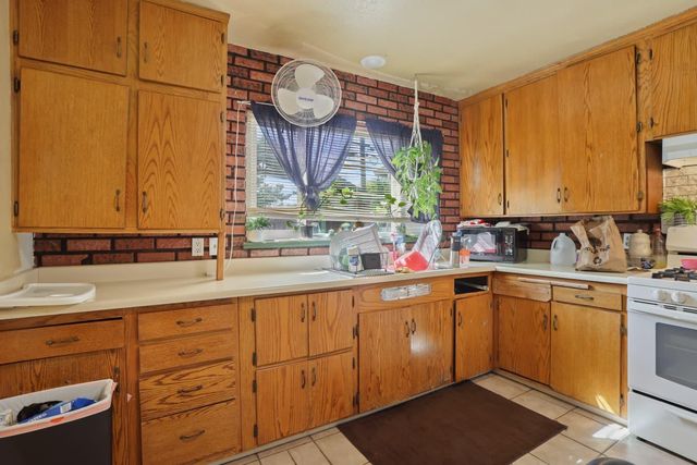 1507 S SACRAMENTO St, Lodi, CA 95240