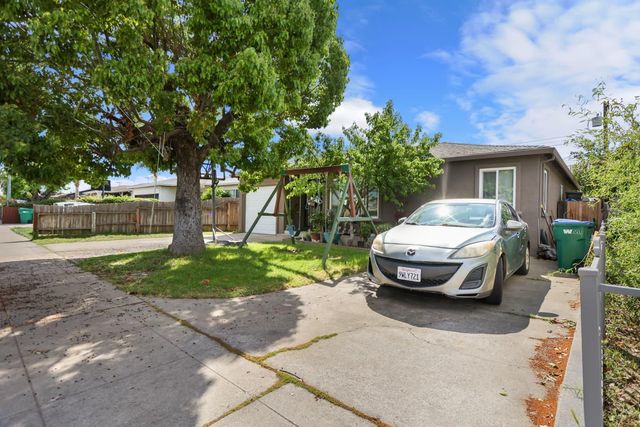 1507 S SACRAMENTO St, Lodi, CA 95240