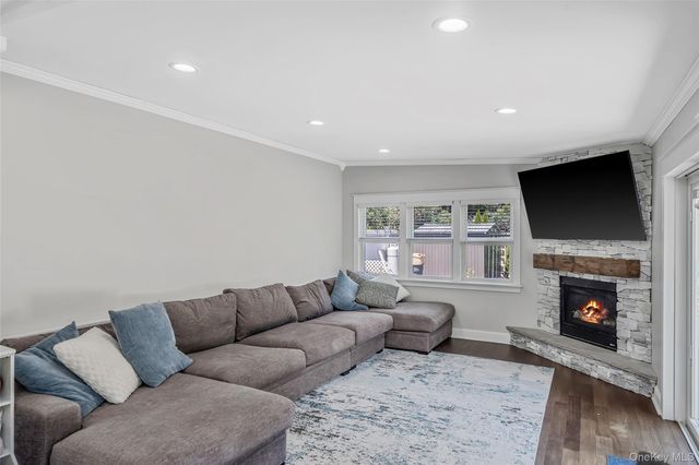 577 Oak Avenue, Bohemia, NY 11716