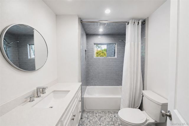 577 Oak Avenue, Bohemia, NY 11716