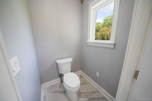 577 Oak Avenue, Bohemia, NY 11716