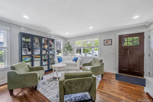 577 Oak Avenue, Bohemia, NY 11716