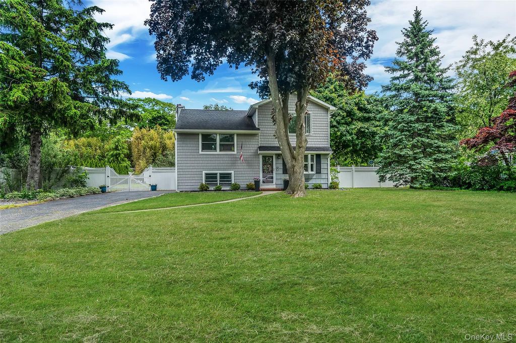 577 Oak Avenue, Bohemia, NY 11716