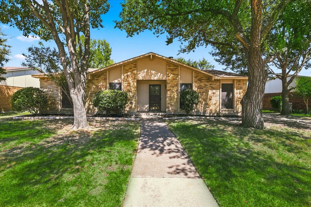 411 Clear Creek Lane, Coppell, TX 75019