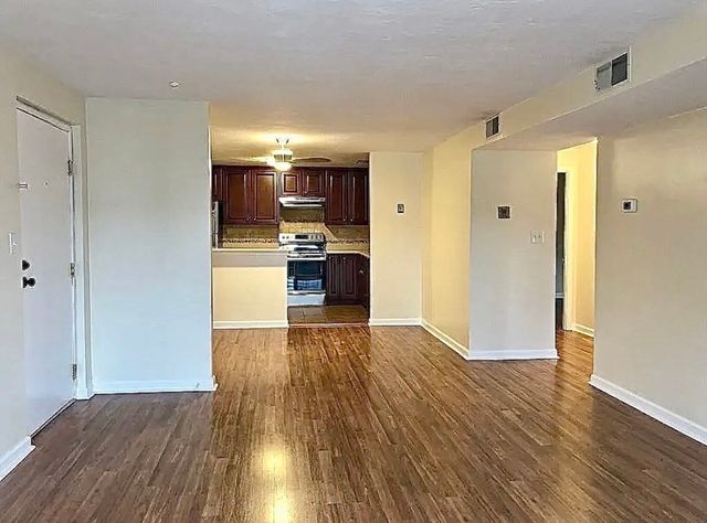 350 Neponset L, Canton, MA 02021