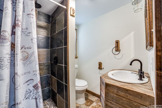 297 Chaparral Dr, Bandera, TX 78003
