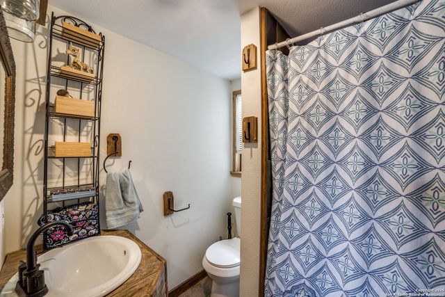 297 Chaparral Dr, Bandera, TX 78003