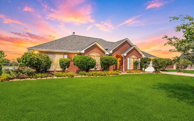 143 Lago Circle Drive N, Santa Fe, TX 77517