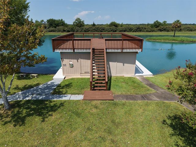 143 Lago Circle Drive N, Santa Fe, TX 77517
