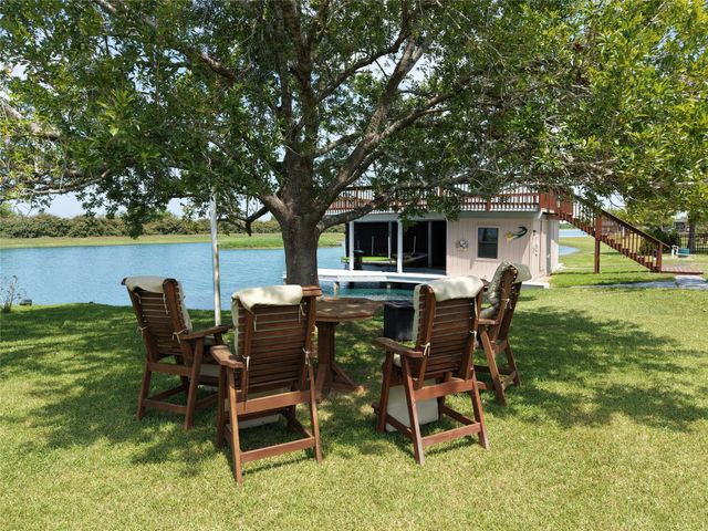 143 Lago Circle Drive N, Santa Fe, TX 77517