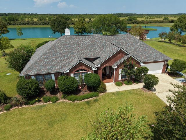 143 Lago Circle Drive N, Santa Fe, TX 77517